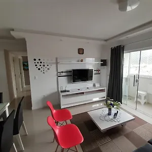 https://lindo-apto-de-3-quartos-a-100m-da-praia-com-ar.santa-catarina-brasil.com